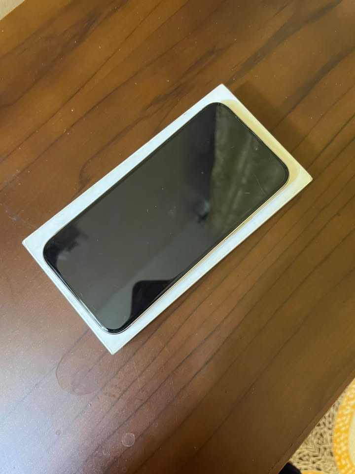 ١٥برو ماكس ذاكرة ٢٥٦ بطارية ٨٥
جاهز نظيف ومرتب جدا فقد ظهر امبدل بي  للأمانة 

وبي شخط بسيط بالشاشة مثل ما موضح 

٨٥٠ الف قفل بدون عملة
للتواصل *********** واتساب
