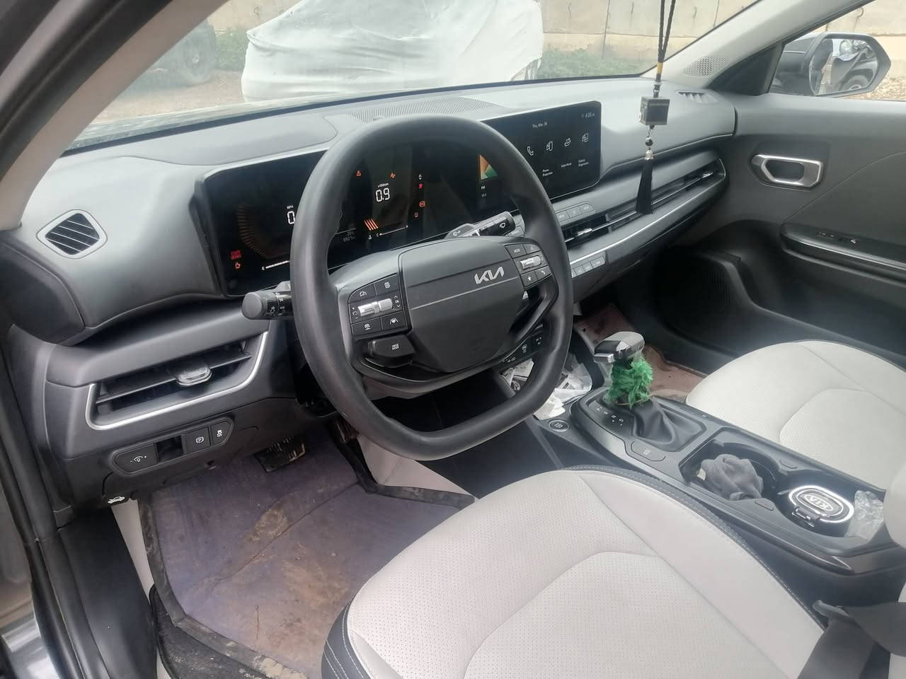 سلام عليكم خويه كي 4 نص فول سعر ١٩٠ وبيها مجال سياره ماشيه ٦٠٠٠ موديل ٢٠٢٥ 
*********** هاذه رقم صاحب سياره اني مكلف بل نشر
