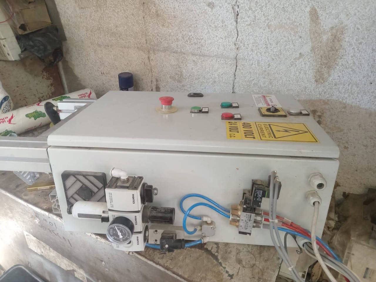 سلام عليكم ورحمة الله وبركاته 
يوجد الدينا من المواد Ex  
 ضد الانفجار ضد الحريق 
مال محطات الوقود 
مصافي نفط اختصاص 
بوش بتم بوردات بلوجكترات 
الاستفسار ***********-***********
خدمه توصيل جميع محافظات العراق 
العنوان بغداد الشورجه عكد النصاره خالف جامع ابو تمن
