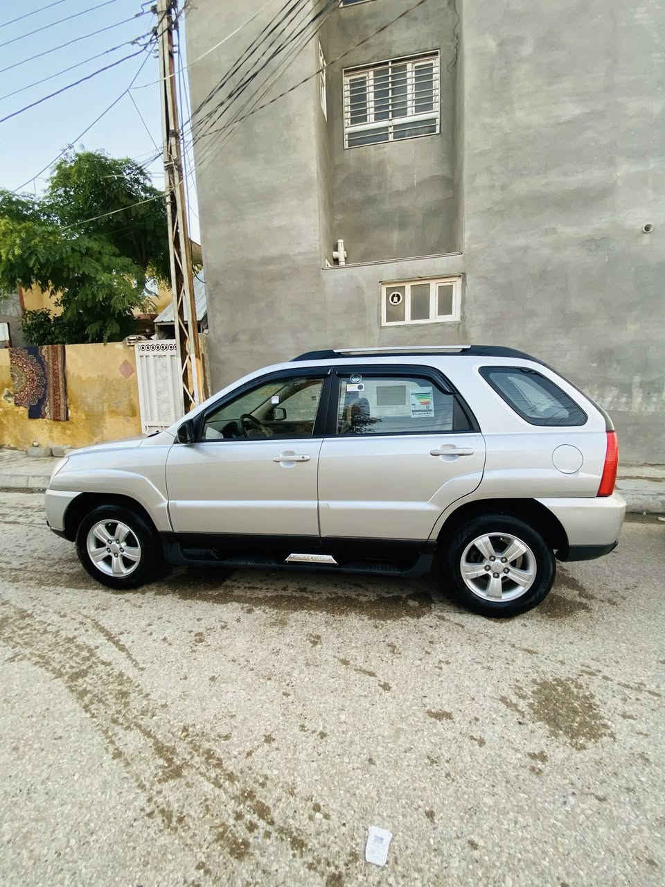 السلام عليكم
كيا سبورتج 

السياره كفاله عامه

موديل 2010 (خليجة )

رقم شمالي اربيل 

مكينه 2000 

فتحه سقف 

شاشه كامره 

الداخل بيجي مطعم بصاج 

مكان سياره ديالى 

السعر 129 وبيا مجال 

***********
