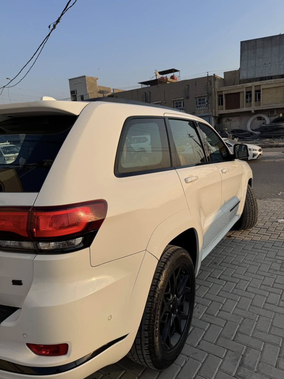 السلام عليكم 
شباب جيب فئة S موديل 22 وكالة شركة هارلم ام الرادار 
السيارة كفالة عامة من كلشي عدا بارد كلش بسيط بلجاملغ الخلفي ممبين 
السياره ماشية 39.800 كيلو متر قابله للزياده 
معرفة مواصفاتها ميحتاج اطولها عليكم 
السيارة معروضة ب372 ورقة وبيها مجال 

للاتصال *********** 
مكان السيارة بغداد
