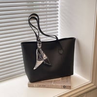 توت باك • قياس كبير ٣٨×٢٥×١١سم • درزن ١٢