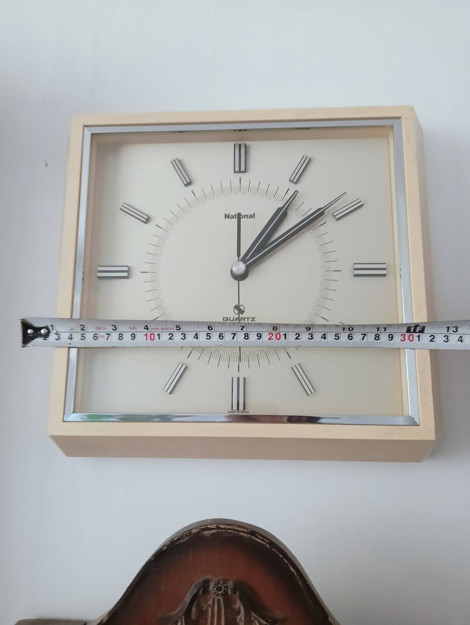 للبيع ساعة ماركة ناشيونال ياباني أصلي مال الثمانينات نظيفة جداً مابيها اي نقص تعمل بنظام البطارية حجم وسط وقتها مظبوط جداً سعرها 85 يوجد توصيل *********** _ ***********
