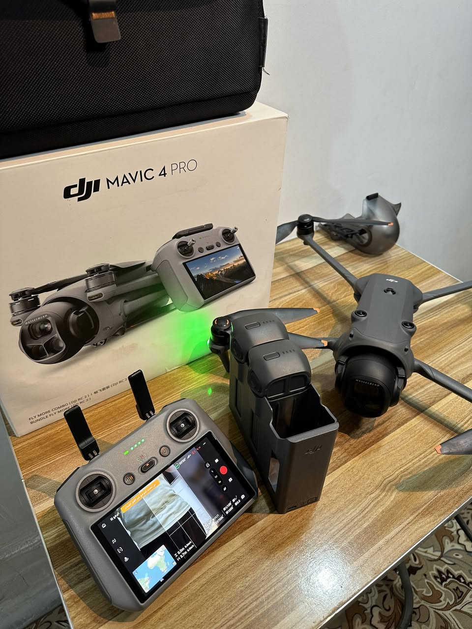 سلام عليكم ورحمة الله وبركاته
البيع 
درون مافك 4 برو  MAVIC 4 PRO النضافه 
مثل ما موضح بالصوره نضافة خير من الله 
الاستفسار خاص


**إذا كنت صاحب هذا الإعلان وتريد حذفه لأي سبب، رجاءا أرسل رسالة إلى الدعم الفني**
