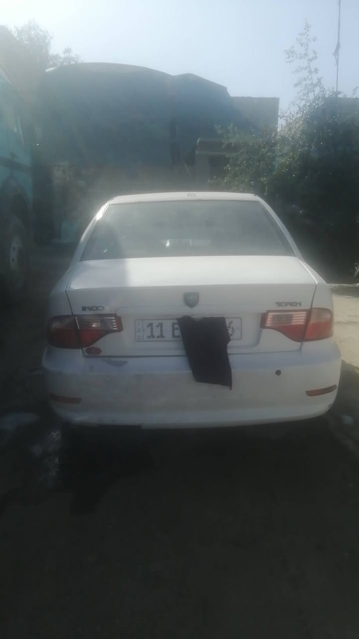 السلام عليكم سمند سورن 2012 سياره مكفوله بس باب السايق مبدل وبابهة البلادي عندي بي ضربه بسيطه رقم انكليزي. سنويه ل 31 حداديه هزه كله جديد سياره ماتتعب عليهة مداور ثاني يوم سعر السياره 42$ ي استفسار عل رقم التلفون ***********  مكان السياره دوانيه
