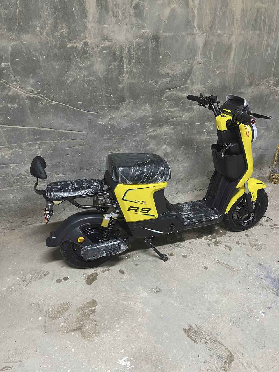 السلام عليكم دراجه R9موديل 26 البطاريته 32نضيفه كلش الدراجه وصله موجود ماشيه 7الف السعر 450وبيه مجال قليل ***********
