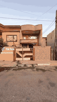 دارللبيع طابو صرف 💯💯
عنوان كركوك ساحة الاحتفالات قرب كلية التربية المفتوحة 
طابقين الطابق الاول يحتوي على :- غرفة نوم ومطبخ  واستقبال وهول  وصحيات ودرج خارجي 
الطابق الثاني  غرفة نوم وهول وصحيات مع سطح خلفي 

المساحة 100 متر الواجهة 5 متر  

السعر 130مليون وبي مجال
للإستفسار الاتصال بنا ***********☎️***********
او مراجعة مكتب صباح كركوك للعقارات 
حي الاسرئ قرب جامع المعراج
