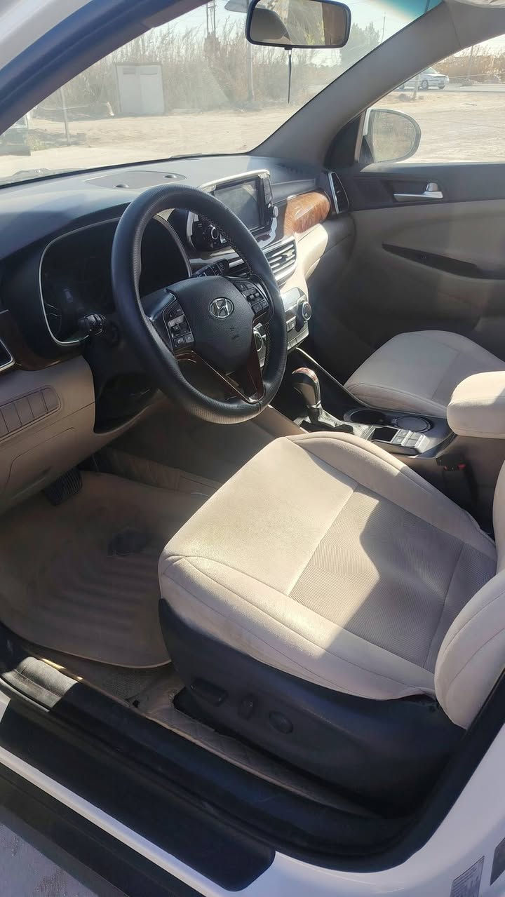 السلام عليكم
توسان 2020 
كاصد خليجي الكاصد
ماشيه 98 الف
حساسات امامي خلفي
لايت 5 عدسات
ليد امامي خلفي
لايت دوار ويه الستيرن
اشارات بالمري ومري شفط
اشارات ترحيب باب ومري
كير 3 انضمه 
بصمه
كشنات جلد كهربائيه
تبريد قطعتين
شاحن وايرليس
ثلاجه بالجكمجه
السياره بيها باب السائق مبدل اصلي 
 السياره جديده بمعنى الكلمه
مكان السياره السماوة
للاستفسار 
***********
سعر 197 وبيها مجال بسمي مداور ثاني يوم
