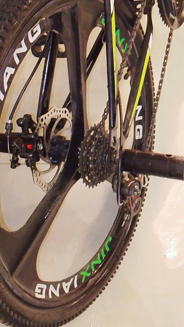 بايسكل نظيف برازيلي حجم 26بريكات يشتغلن دبلات يشتغلن بايسكل نظيف الى درجة: الرقم***********: الشعب شارع الصحه مقابل محمدالكردي السعر خاص
