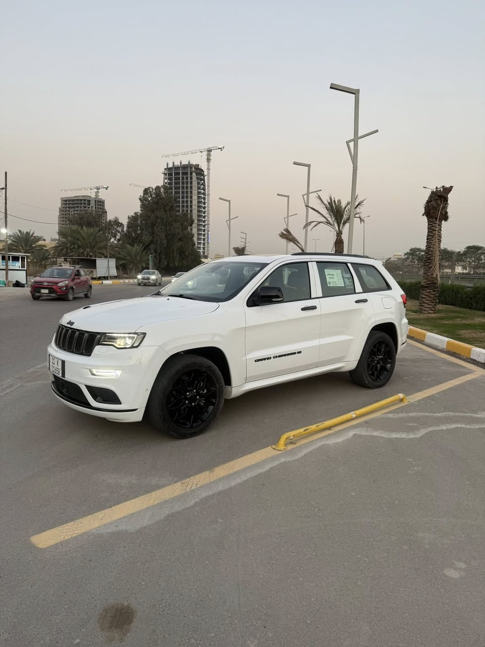 السلام عليكم جيب S  موديل 2022  ام الرادار وكالة هارلم فول مواصفات معروفة مواصفات ال S مكفولة من الصبغ والبارد  حته الدعاميات كفالة  فقط ملاحظة بالباب الامامي جهة السايق . السيارة جديدة صدر جديد كير محرك ممفتوح بيها برغي ماشية 50 الف مكاني بغداد الغزالية او حي الحسين للاستفسار *********** السعر  348
