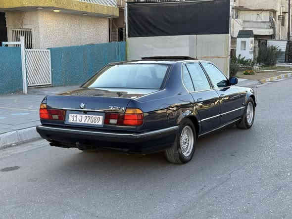 للبيع BMW حجم 735i
موديل 1991 اصل بليته وسنويه ،، صبغ عام للجماليه بدون ضربه بدون معجون ،، محرك وكير مكفولات ،، تبريد ثلج صدر امامي خلفي جديد تخم تاير جديد السياره عليها صيانه كامله مناقصها اي شي ،، رقم بغداد الدولي وبأسمي 
المكان بغداد حي الجامعه ،، السعر 63 ورقه
***********
