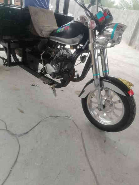 سلام عليكم ستوته للبيع أوراق بسمي وكيلهه العارضي بشارع المدينة شاصي مكفول تايرات جدد وجه كامل جديد نكره سلف العنوان مشخاب *********** السعر ١٢٥٠
