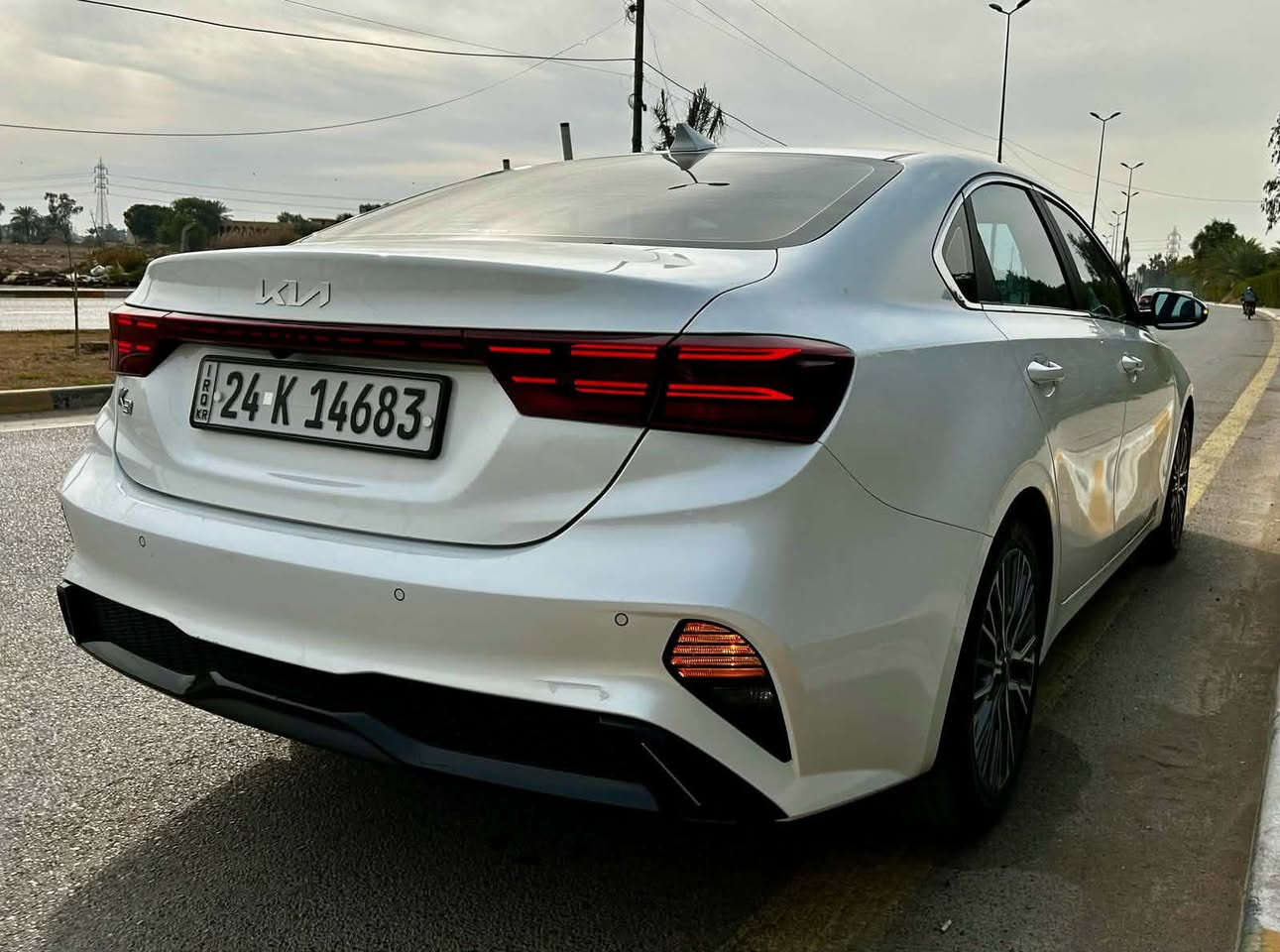 السلام عليكم كيا سيارتو كي K3 استيراد خاص وارد كوري  موديل 2022 رقم دهوك بسمي سياره كلين بدون ضرر وبدون بارد ماشيه فقط 75 كيلو مو ميل  وصور موجوده من مستورده فول موصفات كشنات حار بارد كشن كهرب رادات كاميره 360 فول فول كشنات الورى تدفى تبريد قطعتين ومنفصل  ***********
