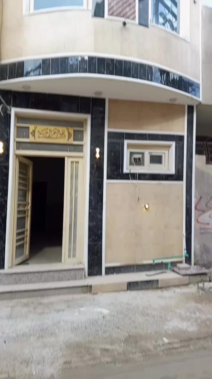 السلام عليكم ورحمة الله وبركاته متاح دار معروض للبيع موقع كربلاء حي العباس استفسار  على الرقام موجوده ***********
