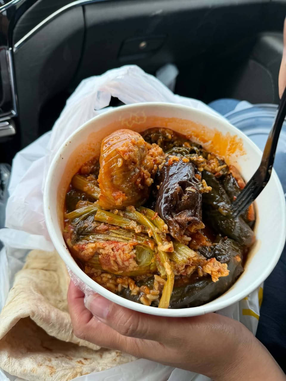 النكهة العراقية على أصولها. من جدر أم داوود لبيتك! 🏡
🥣 قسم الهريسة والقيمة: هريسة عراقية أصلية مفرقعة بالدهن الحر والدارسين، وقيمة نجفية على أصولها
​🥮 كليجة أم داوود الشهيرة: خفيفة وهشة وتذوب بالفم (متوفرة بحشوات: التمر، الحلقوم، ) 

​ صناديق تمور فاخرة ومحشية ومغطاة بالمكسرات والورد 🌷(شكل وتغليف ملكي مناسب للهدايا)، بالإضافة إلى العسل الطبيعي🍯 والدهن الحر الصافي 

دولمة أم داوود. الطعم اللي يرد الروح😍
إذا مشتاق لدولمة عراقية أصلية بحشوة غنية وطعم بيتي ما يتكرر، أم داوود هي اختيارك. ❤️
✅ حشوة لحم عراقي  ✅ طبخ يومي بطعم البيت 

​📍 العنوان: الكوت - شارع الهورة الرئيسي - قرب أفران الغدير.
🛵 توصيل سريع للحجوزات: *********** 📞
​#أصل_الدولمة #دولمة_عراقية #هريسة_أم_د
