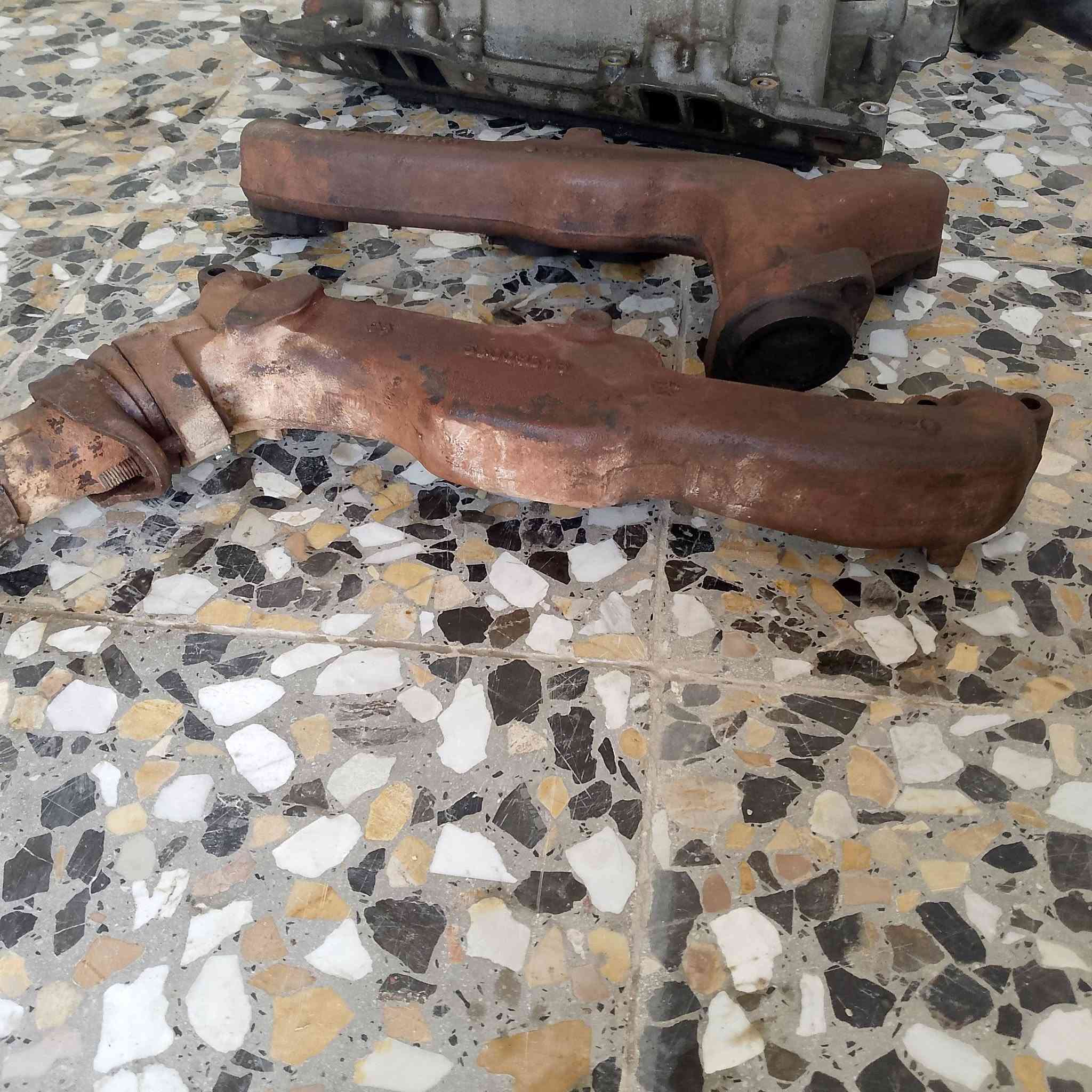 السلام عليكم غراض سيارة جيب شيروكي كراند موديل 95 جدد مال حاوية الاتصال ***********
