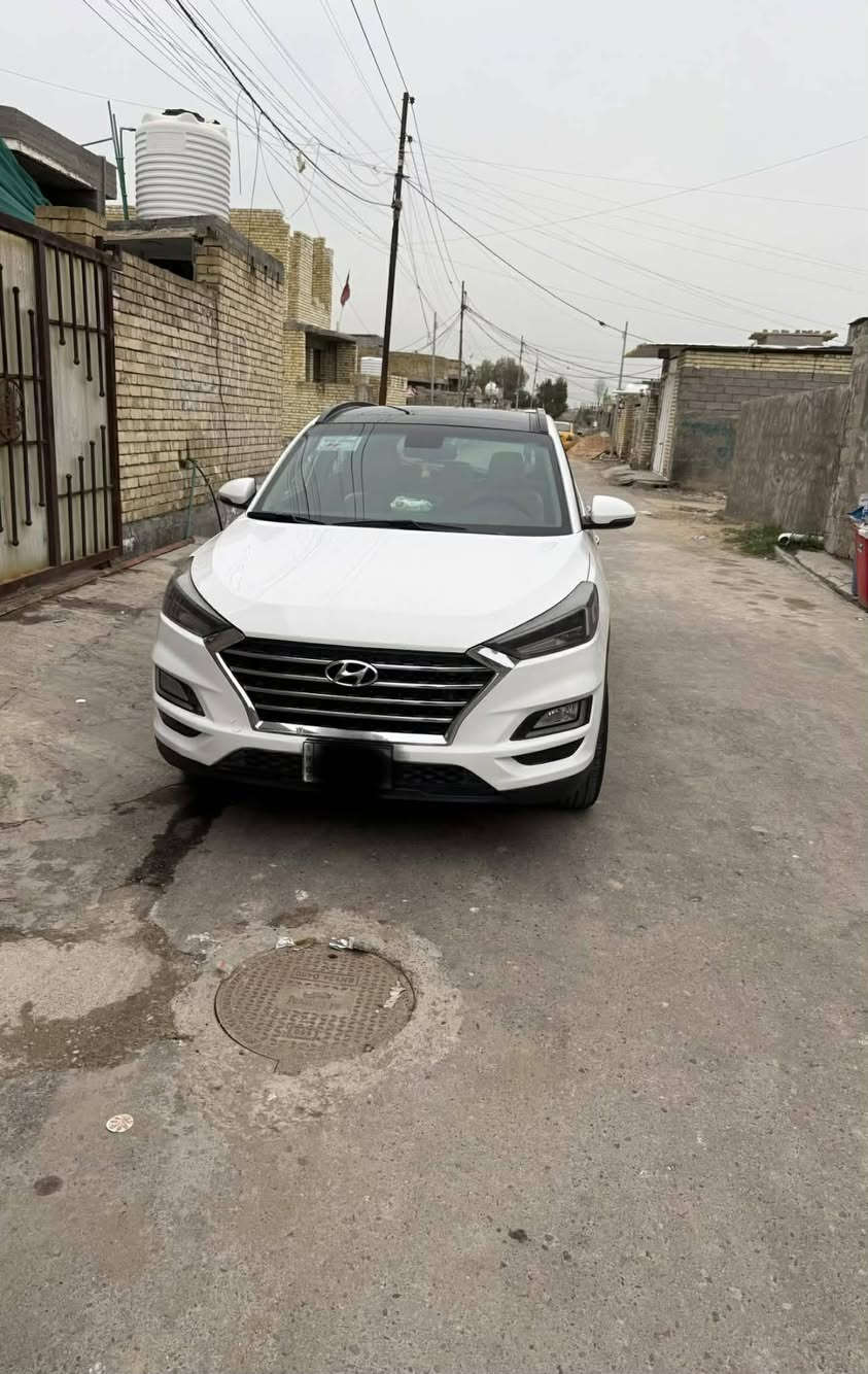 السلام عليكم
إخوان توسان للبيع موديل 2019 وارد خليجي بيهه مكانات صبغ بدون سمكرة

المواصفات:
السيارة بانوراما 
تحكم ستيرن جهتين 
اشاير بالمري 
مرايات شفط 
كشنات جلد 
حساسات وكامرة خلفيه 
مواصفات الخليجي معروفة 
السعر 173 وبيهه مجال قليل حگ الجيه 
رقم السيارة ديالى، مكاني بغداد الرصافة  
هـ:***********
