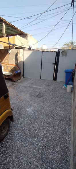 دار للبيع مجمع فدك مساحه ١٠٠ متر نضيف يحتوي على غرفه وستقبال ومطبخ وصحيات سقف سندويش بسمي تحويل يم المختار بي ورقه من البلديه سعره 24 وبي مجال ***********
