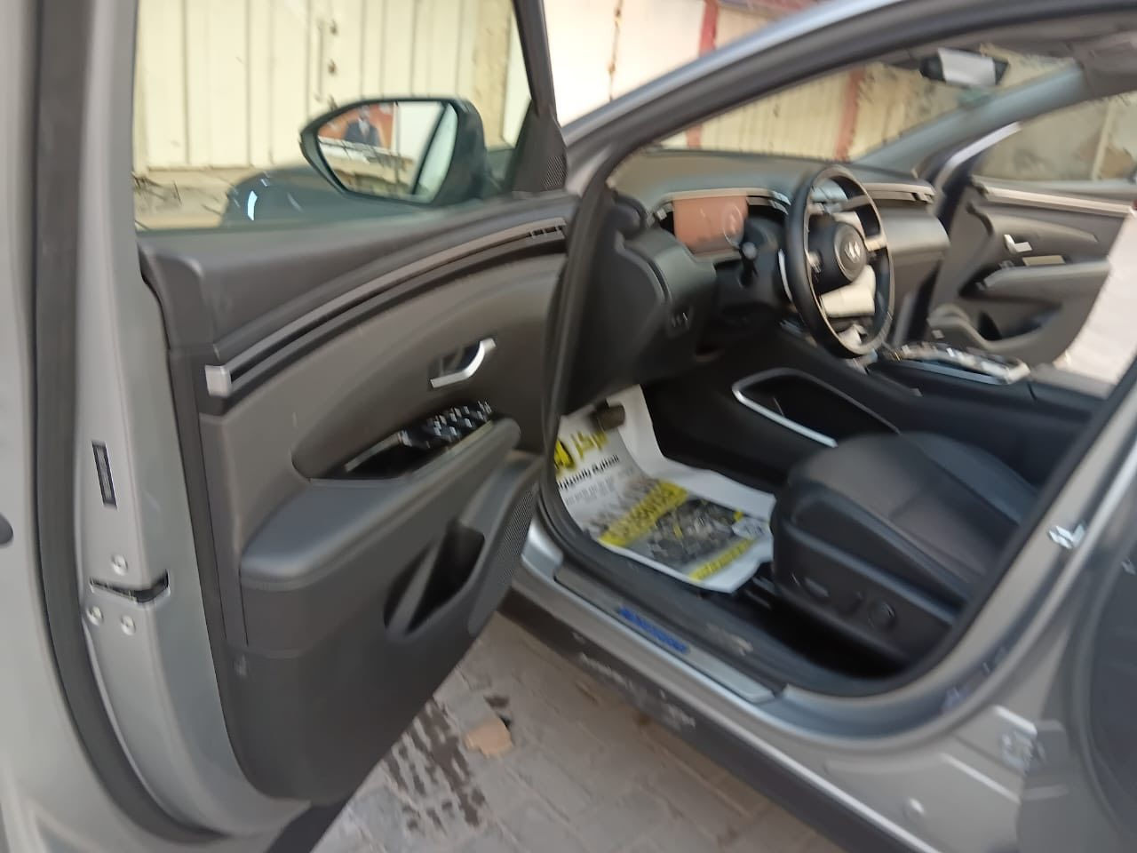 السلام عليكم توسان 2023  لون مميز لمتدد اعلى مواصفات ميجي وراها  ماشيه 25 الف حادث السياره
تبديل بنيد وطخه معدله بارد بلباب الخلفي 
مواصفات السياره 
🛑بانوراما 
🛑تشغيل عند بعد 
🛑تقديم وترجيع بلريمونت 
🛑تدفئه تبريد  كشنات
🛑قطعتين تبريد
🛑رادارات 360 درجه
وبعد هواي مواصفات
مكاني بغداد نفق الشرطه 
السعر 200
للاستفسار ***********
