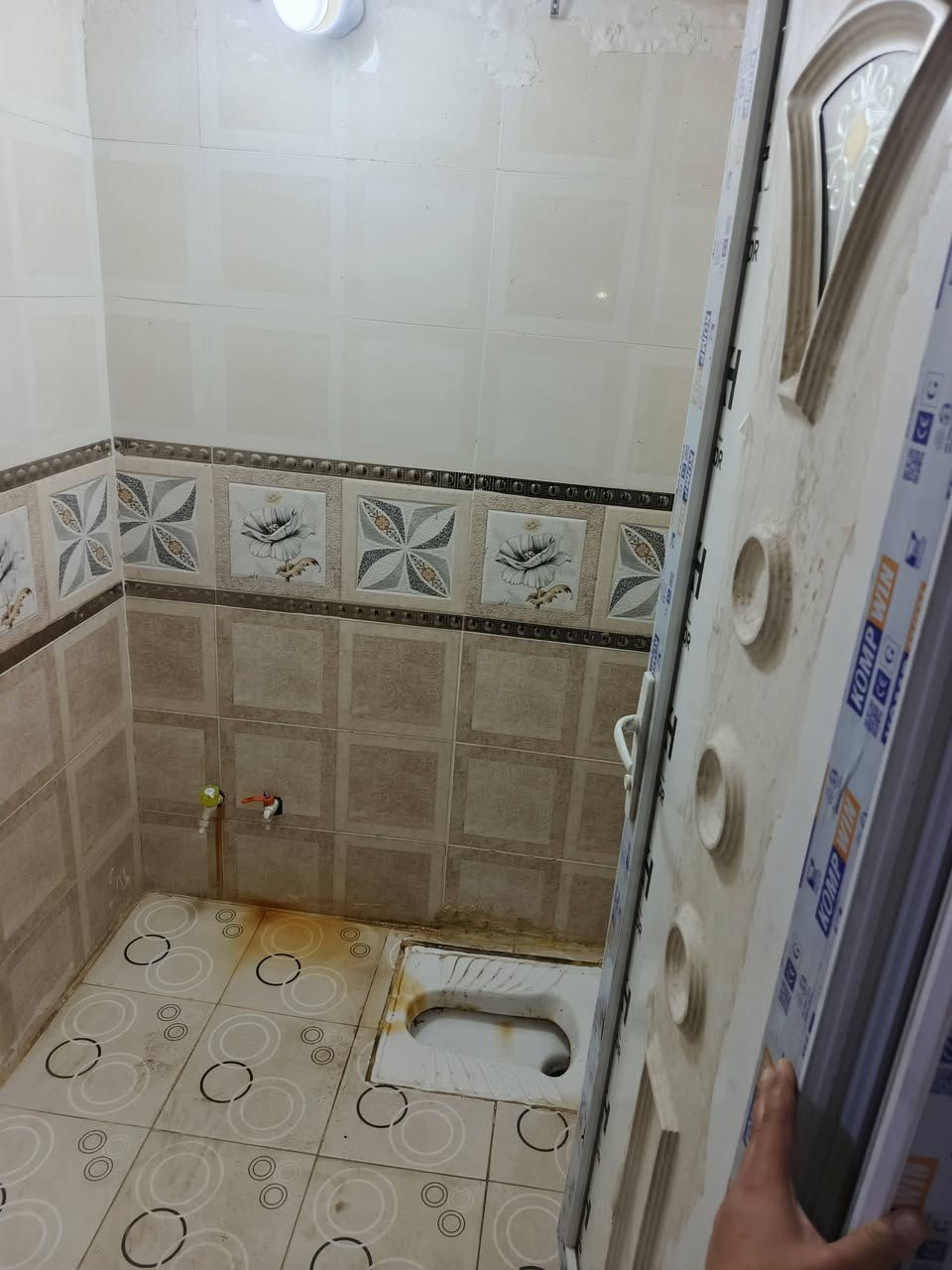 السلام عليكم بيت لليجار طابق ارضي سعر لاجار350العنوان كماليه حي السلام شارع المستشفى الفضيليه الاتصال  ***********جاهز لسكن
