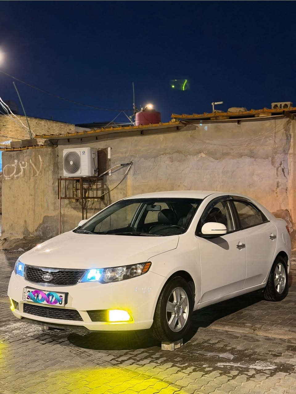 السلام عليكم 
سيارتو 2012 طك كارتون بعدها بريحة الوكاله 
بانزين بانزين كصه جنطه متومه ارقام وسنويه دخول هاي اليومين سياره جديده بجيس وجاهزه للاخير مابيها اي نقص
فول مواصفات عده الفتحه 
٣ بصمات كشنات جلد تدفئه وتبريد كشنات مواصفات كلش حلوه 
مكاني البصره القبله 
السعر والاستفسار اتصل وتدلل ***********
