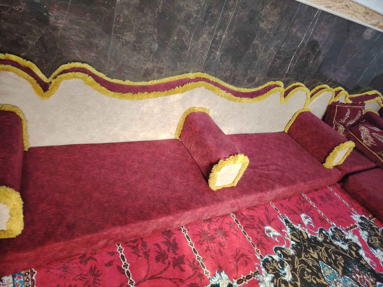 جلسة عربية ١٥ متر سفنج ضغط عالي مينزل ارتفاعه ١٤سم القماش قديفة
فصال بغداد الظهر ٨ سم  عدد التكيات ١٦ وزارية واحدة  نظيف الوجه سحاب للغسل السعر ٣٥٠ وبية مجال


**إذا كنت صاحب هذا الإعلان وتريد حذفه لأي سبب، رجاءا أرسل رسالة إلى الدعم الفني**