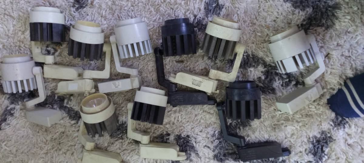 سلام عليكم هذني الغراض للبيع قيم وخذهن في ***********
