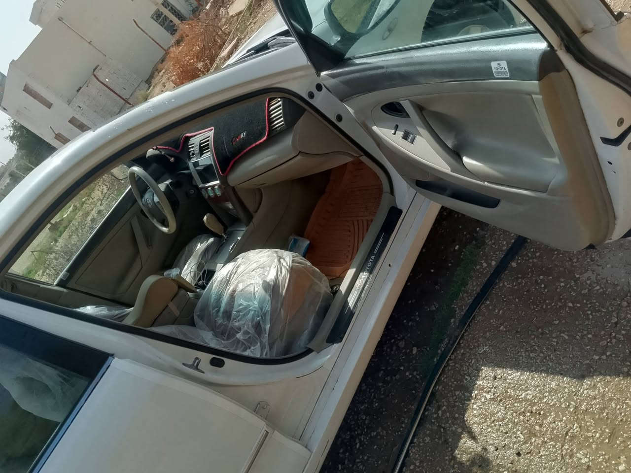 السلام عليكم من رخصة الادمن
كامري 2007خليجي
رقم انبار 
كير محرك صدر تدفئه تبريد خير من الله جاهزه
بيها صبغ بسيط بابين السائق ولخلفي من التريشه وجوه فقط + الهلال الايمن  
مواصفات نص فول 
باسمي شرط التحويل 
السعر 105 بيها مجال كلش بسيط حك العمله 
***********
