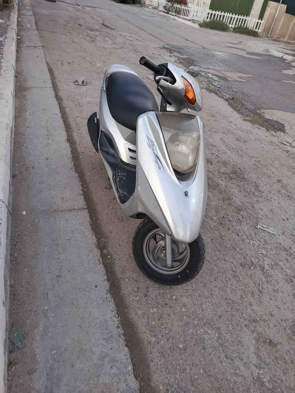 سلام عليكم دراجه بريز للبيع ماخذه رنبه كله شغاله وبلاديه السعر 600 وبيه مجال للشراي مكان بلديات رقمي ***********
