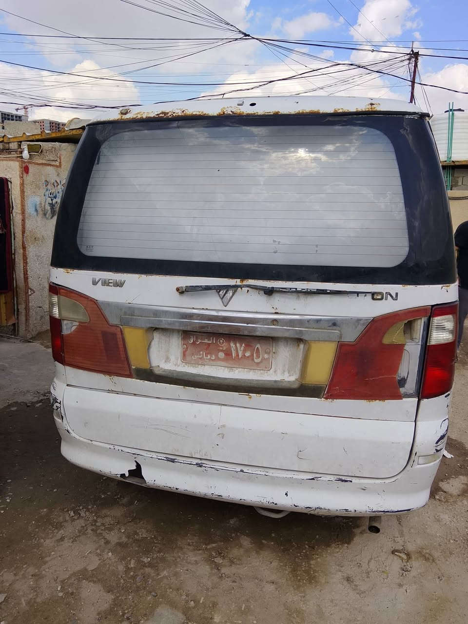 السلام عليكم سيارة فتون للبيع 2007السعر 25 وبيه مجال مطلوبة 1.500 غرامات مروية على المشتري راعيه موجود بلدولعي  مكان السيارة بغداد زعفرانية رقم ***********
