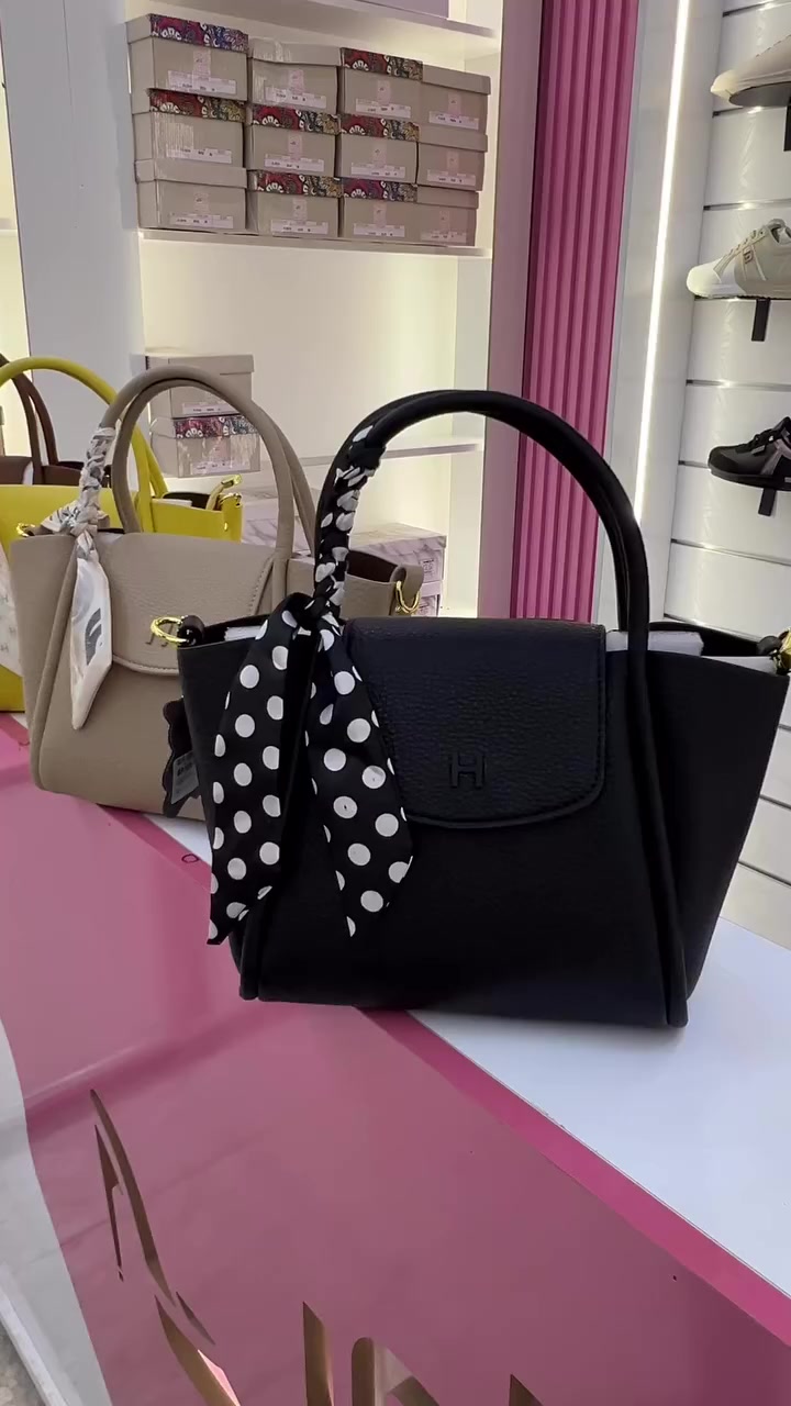 كل ما هو جديد 
إصدارات 2026 
كوالتي عالي فول فول عالي 
أسعار تناسب الجميع 
كل شي داخل المحل من ماركات معروفه هرمز -ديور- بولين  سكجر  كوانزو


**إذا كنت صاحب هذا الإعلان وتريد حذفه لأي سبب، رجاءا أرسل رسالة إلى الدعم الفني**