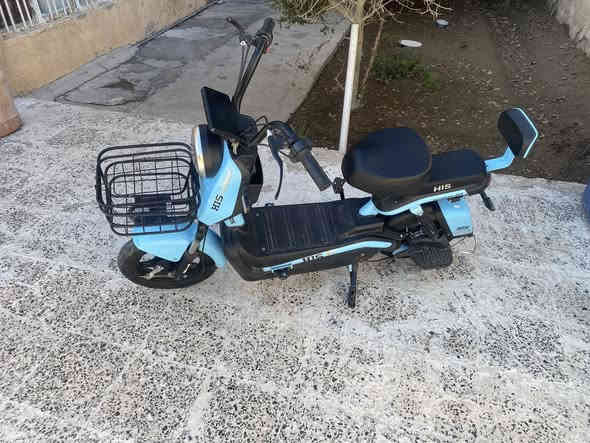 السلام عليكم دراجه شحن حجم 14 
4بطاريات. + الشاحن + مراه جانبيه عدد 2
مكانها شارع  فلسطين
***********
