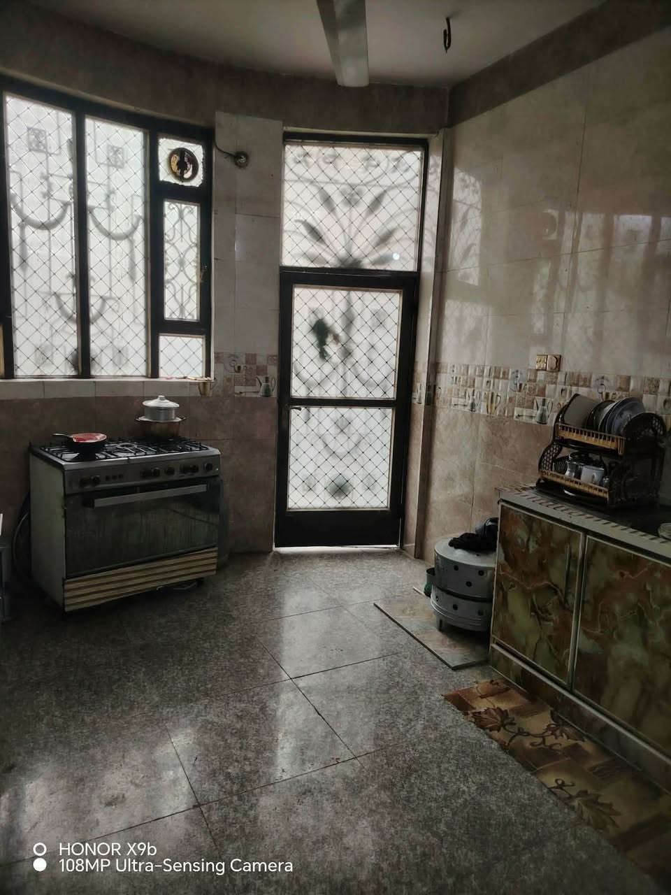 السلام عليكم
يتوفر دار سكني طابو زراعي سند 25 للبيع مساحته 150م يحتوي على طابقين ثلاث غرف نوم وصالة واستقبال ومطبخ ومجموعه صحيه داخليه وخارجيه موقعه في المسيب / حي المرتضى - شارع السكلات خامس فرع عاليسار  بناء درجه أولى السعر المطلوب للبيع 85 مليون قابل للتفاوض للأستفسار الأتصال برقم *********** او مراسلة الصفحة
