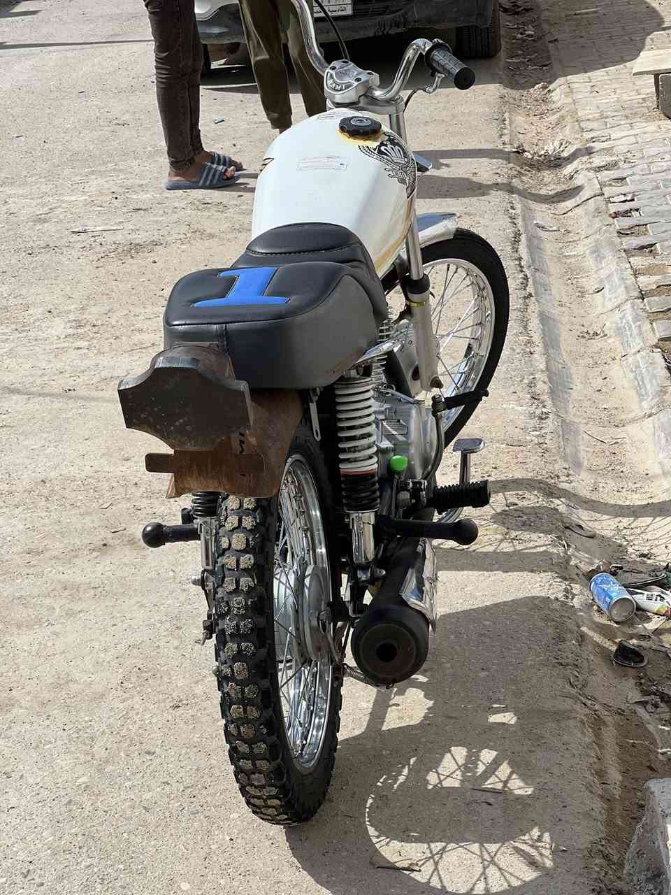 دراجه 21نامه شلامجه وكيله نوار الباشه
دراجه معاملته  مال المرور  كمله بس تصعده للهزا وتستلم سنويه ولوحات رسموم كله مدفوعه وكمله 

دراجه نضافته شوفت عينك تخم وياله وتخم تايرات جدد
معايزه شي دراجه 
مكاني دوانيه حي الجامعه 
سعره خاص مو شراي لاترسل ولاتعلق 

‏*********** 
خاص مفتوح
