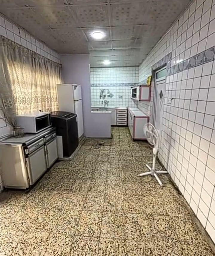 🏡دار للبيع ركن
جنس العقار👈🏻 طابو ملك صرف
مساحة العقار👈🏻 212 م
موقع العقار👈🏻 حي  الوحده
الابعاد 👈🏻10*21
اقرب نقطه داله مدرسه الفيحاء
تفاصيل العقار :: 
يتكون العقار من طابقين
الطابق الاول
👈🏻غرفه نوم عدد2
👈🏻هول
👈🏻استقبال
👈🏻 مطبخ
👈🏻 صحيات

الطابق الثاني
👈🏻غرفه نوم عدد3
👈🏻 صحيات
السعر ((235000000)) وقابل للتفاوض
للأستفسار اكثر مراسلة صفحة مكتب أملاك الخير  او الاتصال على الارقام المذكوره ادناه
☎️*********** 📞 ايمن
***********🤳 وسام
*********** 🤳 سلوان
