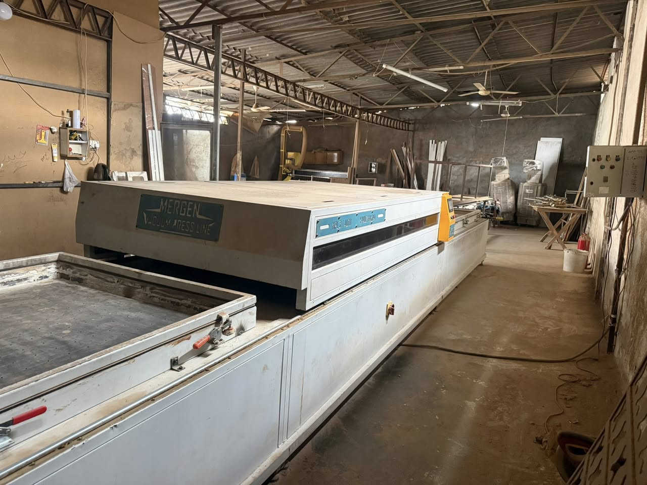 سلام عليكم
مكينه بالون بريس للبيع 2020 نضيفه وشغلها خير من الله ماناقصها اي شي 3 حوضات شغالات 100‎%‎ للبيع للاستفسار اتصل 
*********** واتساب
