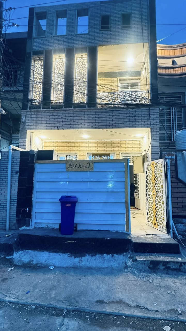 يوجد بيت مساحه 100 متر للبيع في منطقه كفائات السيديه بناء 2020
يحتوي على غرفه نوم + صاله + مطبخ + حمام 
الطابق 2 / غرفتين + حمام 

الاستفسار مع صاحب الدار / ***********
