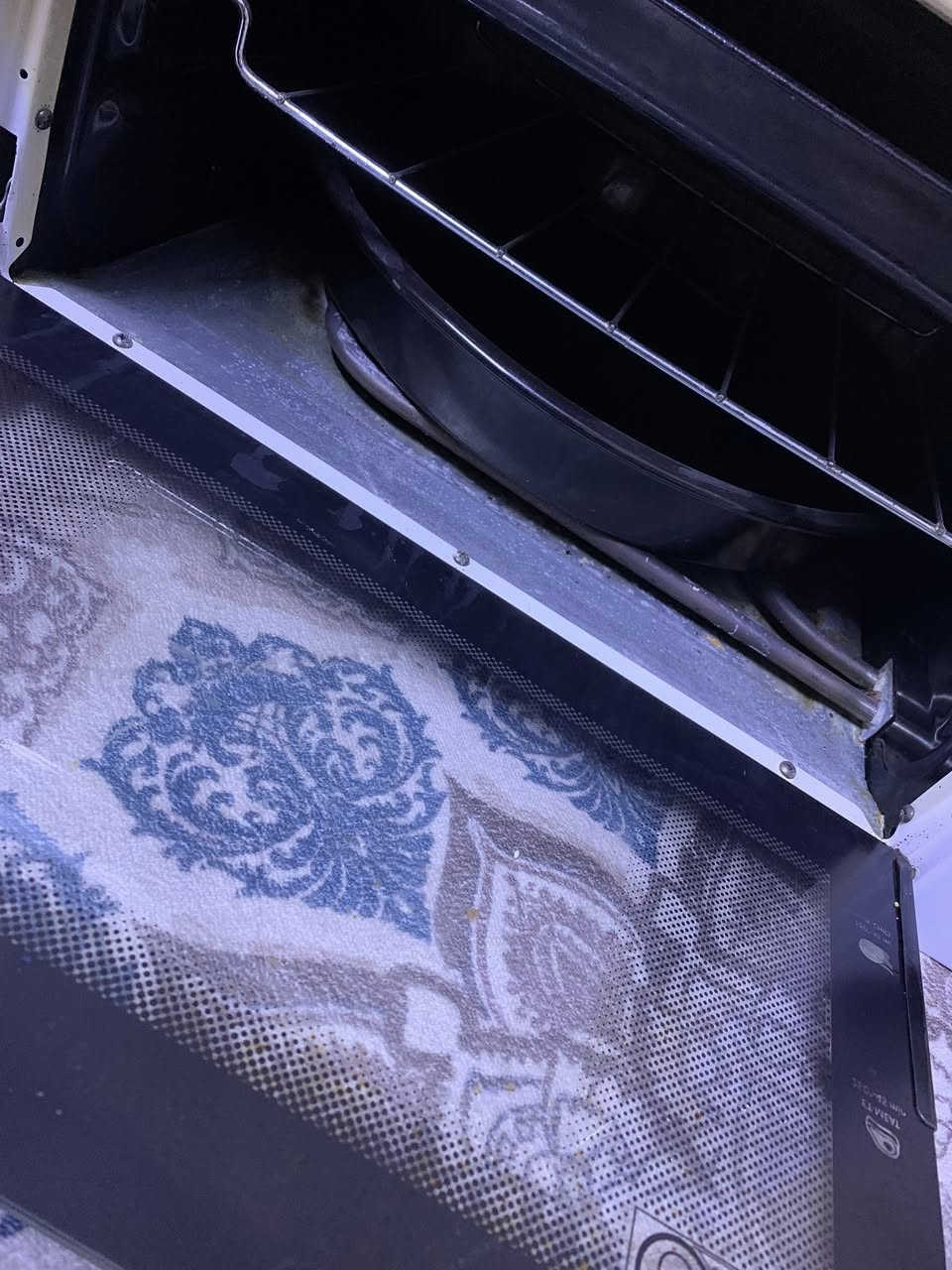 اوفن ومايكرويف جدد سعرهن ٧٥ الف فقط فرن مابي يده ثنينهن اصليات مكاني المشتل ***********
