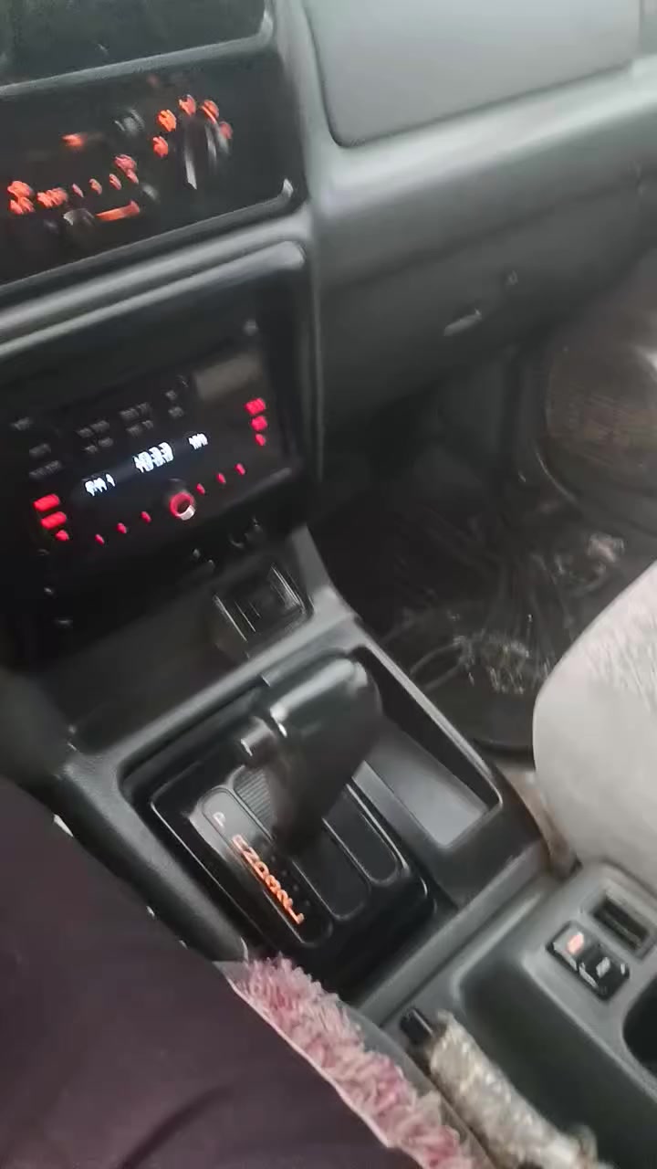 من رخص الادمن ازوزة رديو موديل 2000سياره كير محرك 2500تحويره حلوه محرك جديد كير  هم جديد تبريد شغال كهربائيات كلها شغال والحمدلله تخم تاير حلوات صدر امامي خلفي كلش زينات تخم دبل جديد اصلي اني شديته مسجل ضو داخلي ابطاين كلها ابلاد وشرط النظافه 99% بيها شباك مكسور وتك مازده غيرهن ماكو اي نقص سعر ٦٣ أبو غريب ***********   تعليقات مااجاوب خاص مفتوح واتصال مفتوح ملاحضه ترايش السياره شديتهن جان بيهن شخوط وصبغتهن
