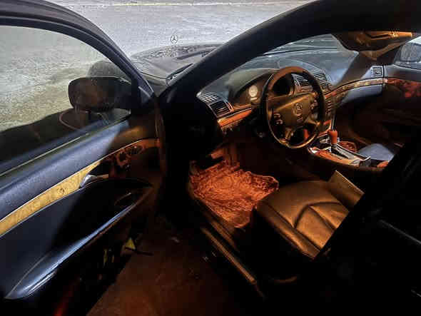 السلام عليكم 
مارسدس E350. 2007 السياره فور ويل صبغ اربع قطع ( جاملغ امامي ٢ وبنيد وجاملغ خافي ) فول السياره ١/١ جنطه كهرباء حساس امامي خلفي كراسي كهرباء سيدي جنجر  السياره بيها دفره بلكير من هيه بارده من تحمه تروح السعر ١٢٥ مكان السياره بغداد العامرية 
***********
***********
