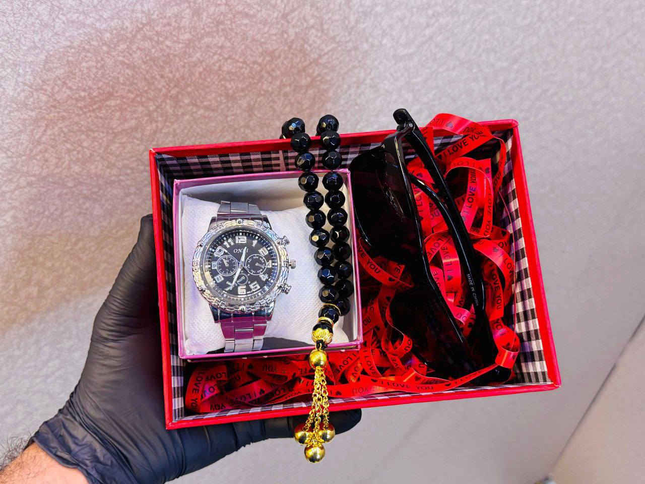 بوكس هدية رجالي انيق وجذاب ✨😍🎁

يحتوي البوكس على ....

نظارات 👓 😎 تحمي عيونه من الشمس والنسوان 😎🎁

ساعة ثلاث الوان 
فضي اسود ذهبي ✨🎁

سبحة تحلي ايدة وتزيده فخامة ✨🎁

البوكس مع التغليف وكارت معايدة حسب الطلب ✨ 😍


**إذا كنت صاحب هذا الإعلان وتريد حذفه لأي سبب، رجاءا أرسل رسالة إلى الدعم الفني**