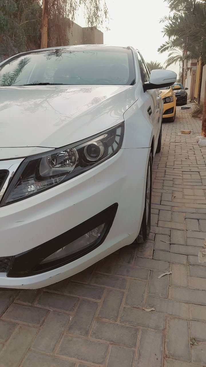 السلام عليكم ورحمة الله وبركاته 
كيا اوبتيما خليجي 2013 
سياره جديده كلش 
محرك 2000 
كفاله عااامه من كلشي بدي ومحرك وكير 
حداديه جديده تخم تاير جديد 
تدفئة تبريد 
رقم قادسية مكانها ديوانية 
***********
