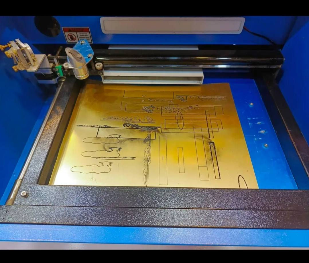 رقم ***********جهاز ليزر CO₂ بقدرة 40 واط ومساحة عمل 35×30 سم يُعد خيارًا عمليًا للمشاريع الصغيرة والمتوسطة. إليك خلاصة مفيدة عنه 👇
المواصفات والاستخدام
القدرة: 40 واط
مساحة العمل: 35 × 30 سم
مناسب لـ:
الحفر والقص الخفيف على الخشب وMDF
الأكريليك (حتى سماكات خفيفة)
الجلد، القماش، الورق
الزجاج (حفر فقط) الحمدانية, نينوى
