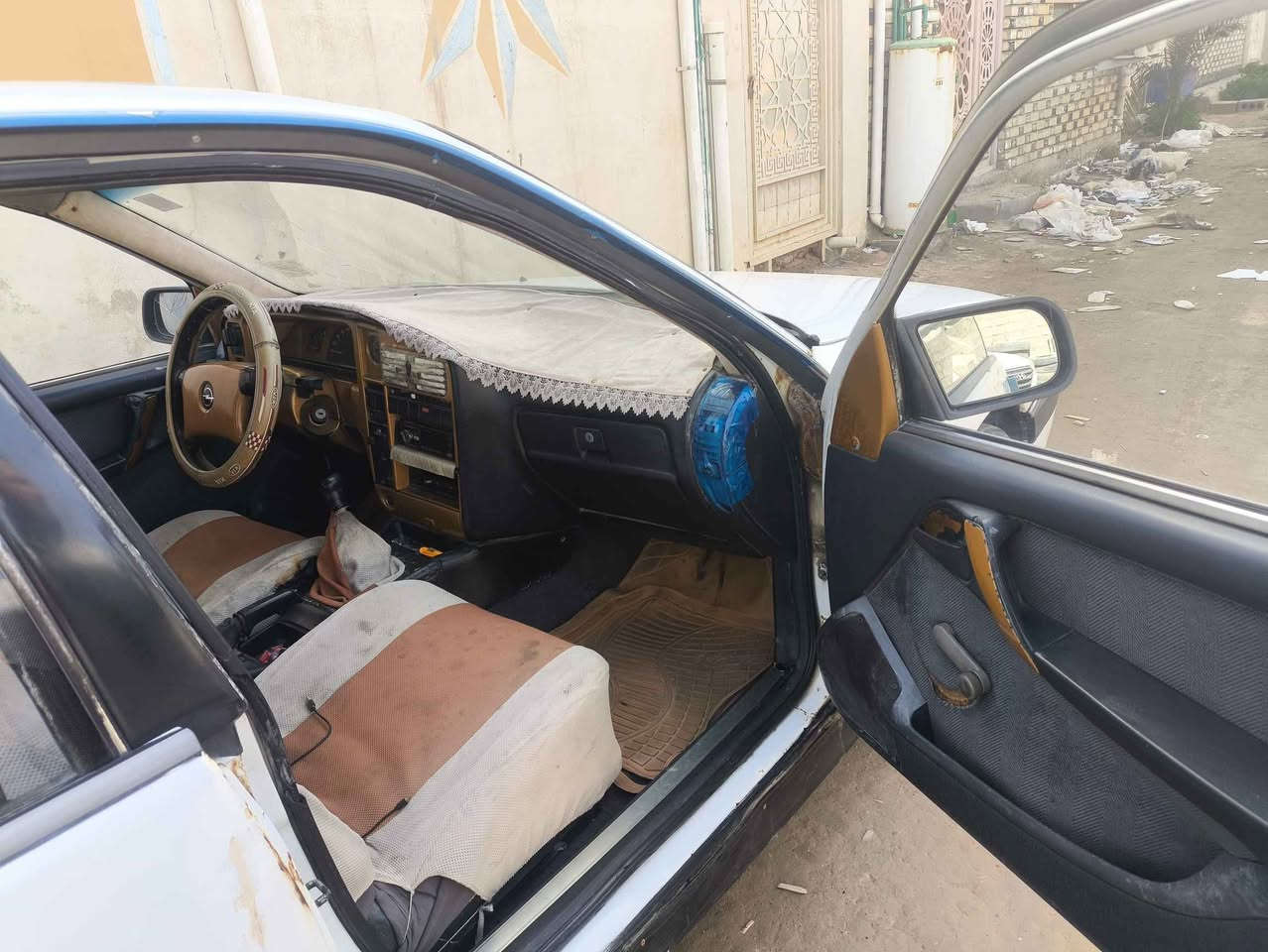 السلام عليكم 
اوبل اوميگا موديل ٩١ مكينه وگير مكفول شرط التحويل السعر ٢٨ ورقه وبيها مجال بسيط 
المكان كوفه شارع معمل السمنت قرب جامع الخزاعل 
***********
*********** النجف, العراق
