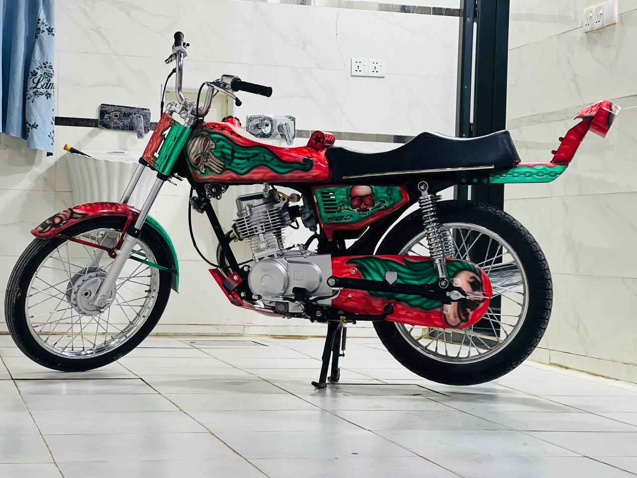 السلام عليكم دراجة نامة شلامچة  أربعة گير  كلك كلك //محرك موديل 2025 // كاملة ما مفتوحة كفالة عامة. /// صارلة ثلث اشهر من معمرة  بلواقع احلة من الصور ///السعر 950 وبيه مجال قليل /// مكاني بابل القاسم /// رقمي // ‏‪‪0788 413 6488‬‬‏
