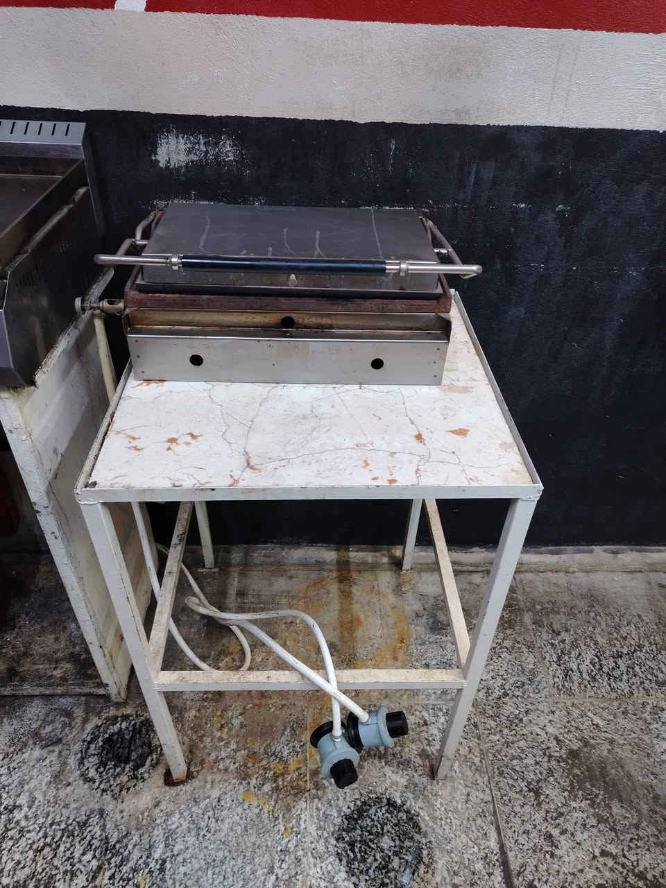 غراض كافتريا للبيع كامله من كلشي لاتتعب ولا ادور مكاني النجف فعلا الراغب الاتصال *********** واتساب موجود
