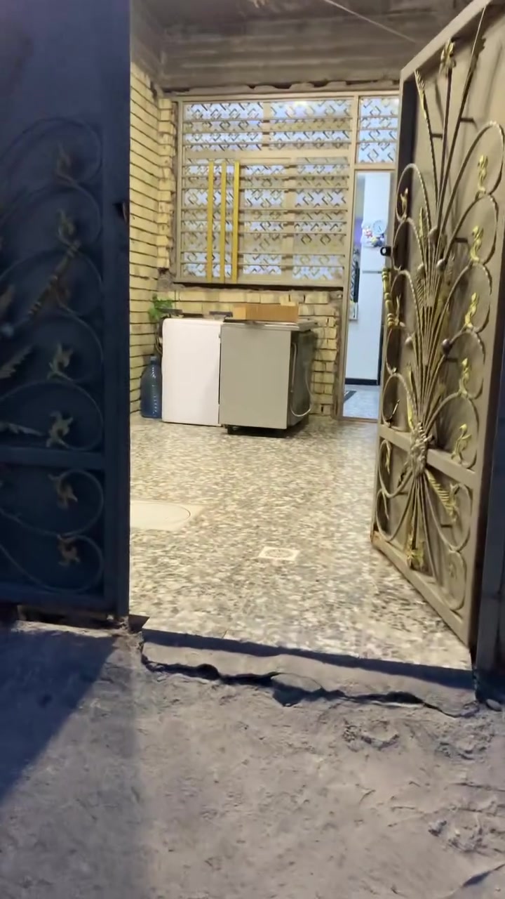 سلام عليكم بيت مساحة 150م طابق واحد البيت على شارعين شارع امامي وشارع خلفي عرض الشارع ١٠م طابو زراعي سند ٢٥بناء جديد ودرجة اولى موقع البيت بغداد الدورة خط النفط مقابيل علوة الرشيد سعر البيت 100مليون يرهم قسط مقدمة 60مليون اي ستفسار موجود واتساب ***********
