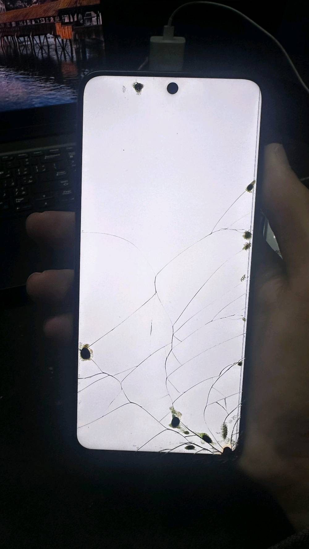 honor x7b للبيع مستعمل
المواصفات :

المعالج : Snapdragon 680

الرام : 6+6

الذاكره : 256GB 

البطاريه : 6000mAh

الشاشه : 2412×1080

الكامره : 108 ميكابكسل اكو صور الهه موضحه بالصور 👇

العنوان:بغداد الاعلام

🛑 ملاحظه 🛑
1.الهاتف بي كسور بالشاشه موضحه بالصور المرفقه

2.يجي التلفون ويه كارتونته و ملحقاته المستعمله (كيبل و راس شحن)

...........................

السعر 125.000 وبي مجال 
للتواصل ***********