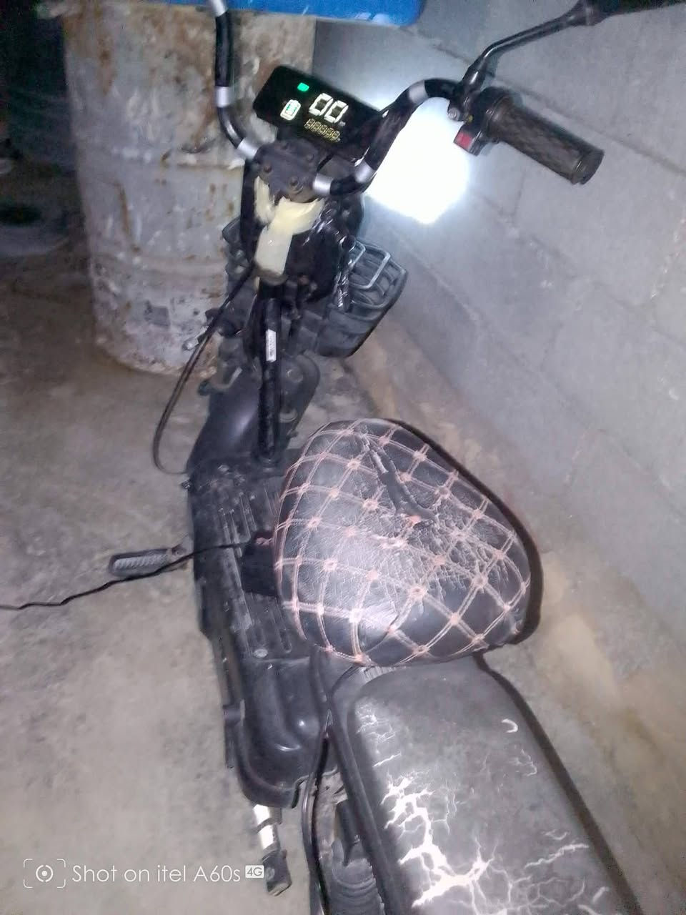 مكلف بنشر دراجيتين للبيع الاسود 100والابيض 200وبي مجال للستفسار عل هذا رقم ‏‏‪***********‬‏
