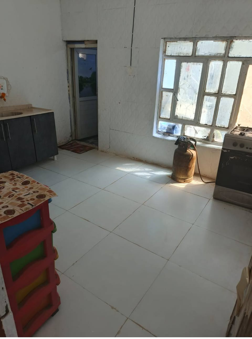 السلام عليكم بيت للبيع 100متر مربع
يحتوي عل غرفه وصاله ومطبخ وتخاريج صوب ال علاوي السعر 20وبي مجال  وتساب ‏‪***********‬‏
